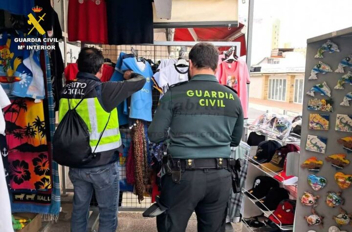 La Guardia Civil investiga a cuatro personas tras incautar más de mil seiscientos artículos falsificados