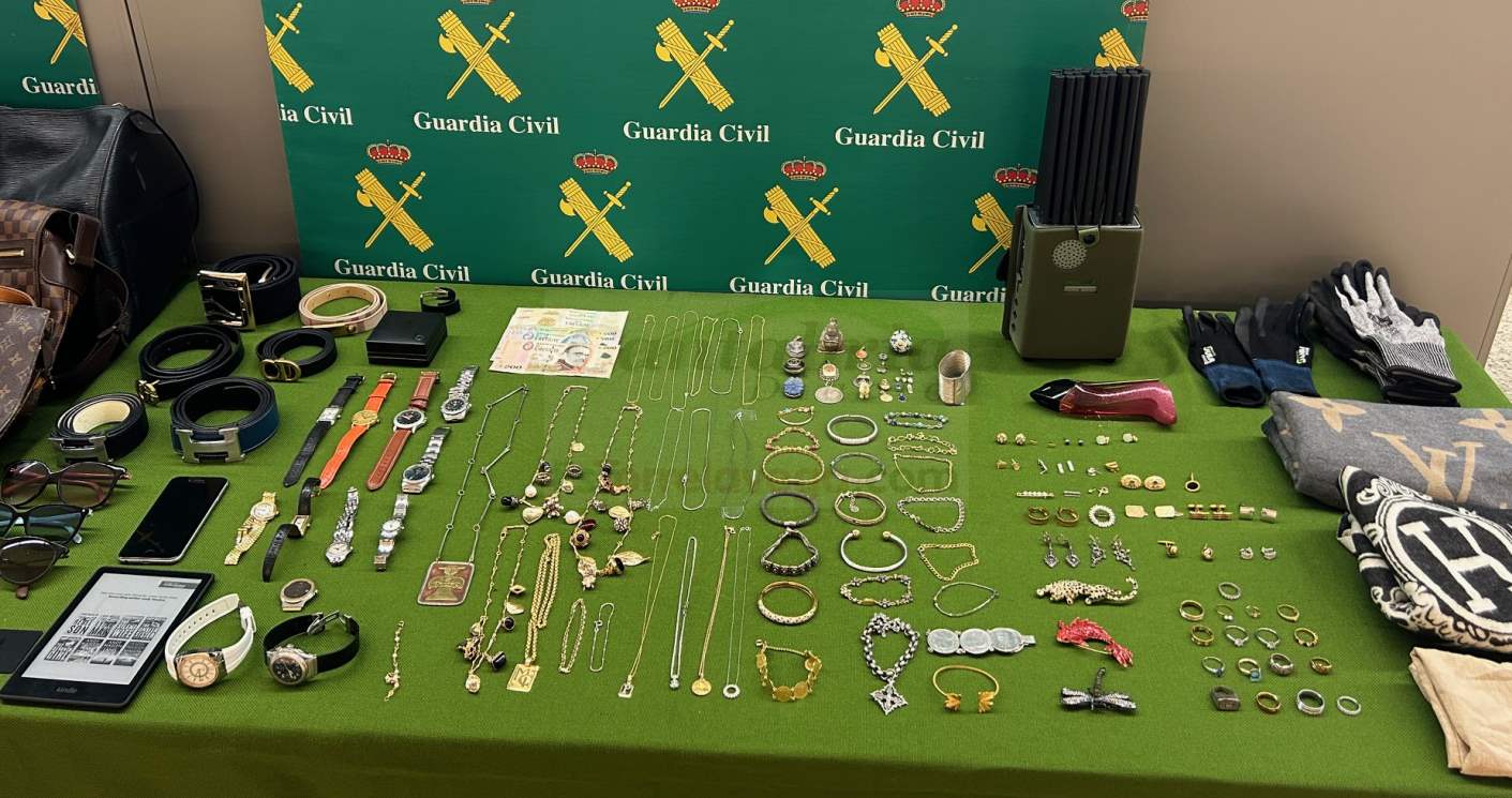 La Guardia Civil expone los objetos incautados en la operación Ceviche para que sean reconocidos por sus propietarios