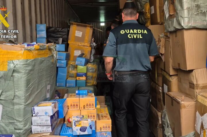 La Guardia Civil desarticula en Palma y Palmanova el principal distribuidor de productos falsificados en Baleares
