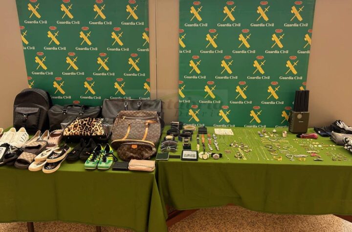 La Guardia Civil expone los objetos incautados en la operación Ceviche para que sean reconocidos por sus propietarios