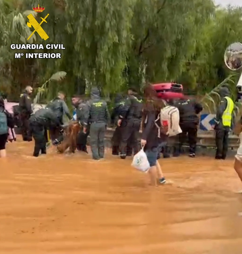 La Guardia Civil ha llevado a cabo numerosos rescates en la isla de Ibiza con motivo de las fuertes lluvias (GALERÍA DE FOTOS)